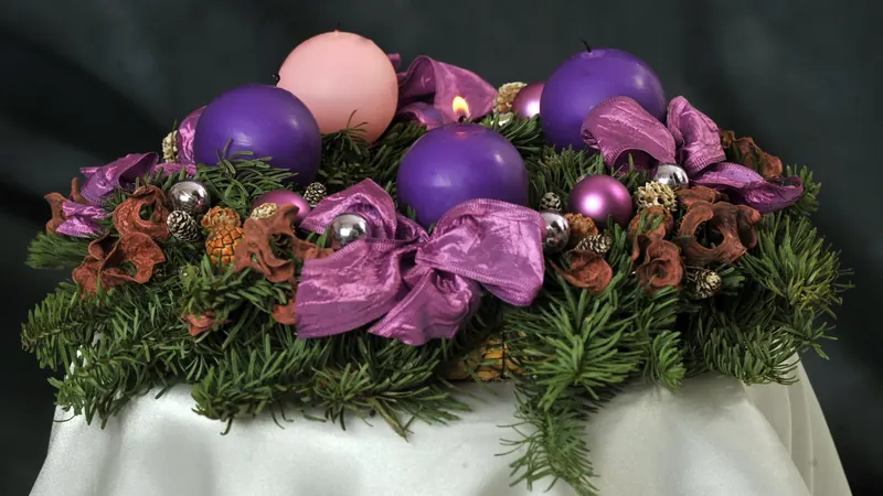 Advent in Wien erklärt: Kranz, Krampus, Punsch und Christkind