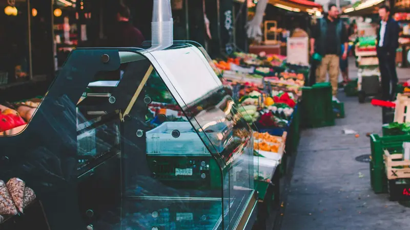 Naschmarkt and the 4th District: A Foodie’s Neighborhood Guide