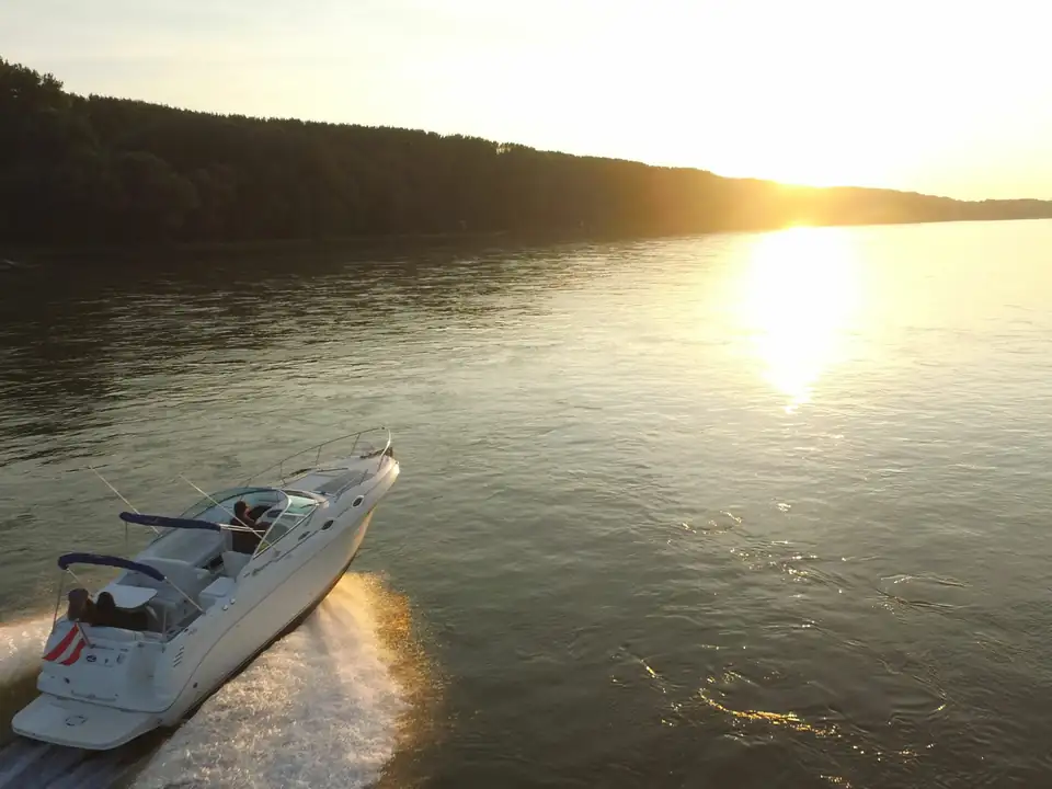 Danube Yacht Experience Vienna – Rent a luxury motor boat 🚤 – photo 3