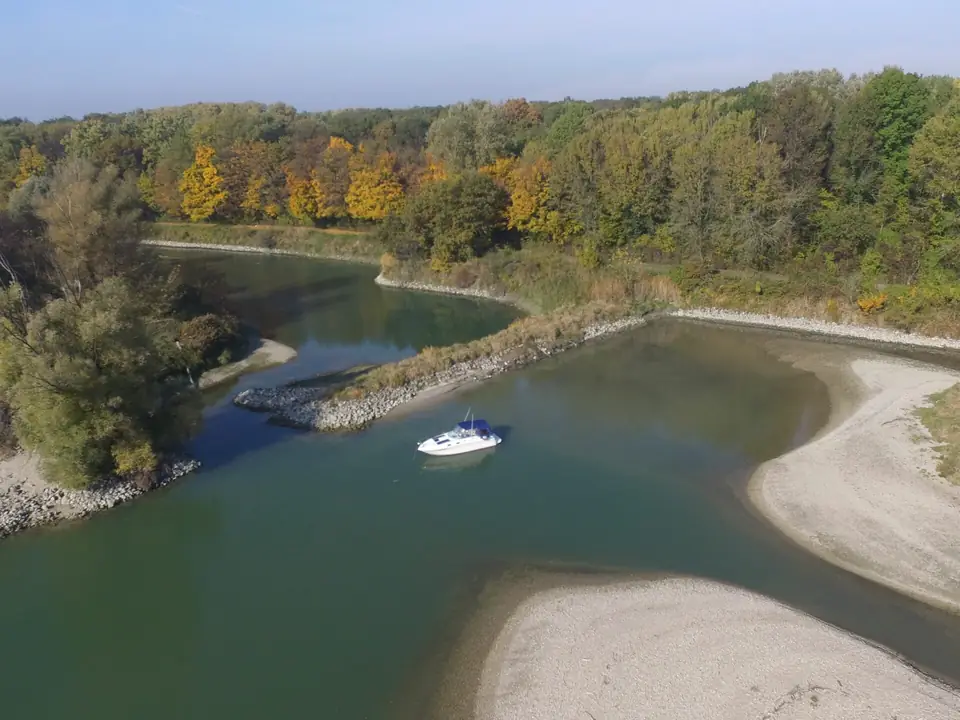 Danube Yacht Experience Vienna – Rent a luxury motor boat 🚤 – photo 6