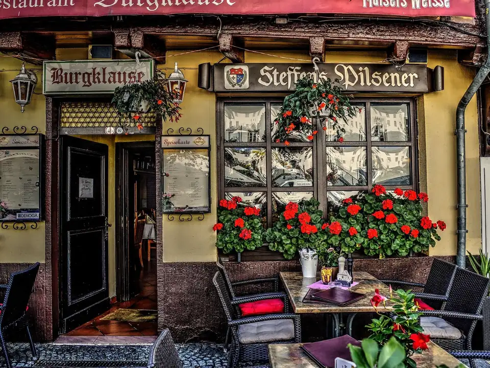 Tour a piedi privato di Linz: tour esclusivo in piccolo gruppo con degustazione della torta di Linz – foto 3