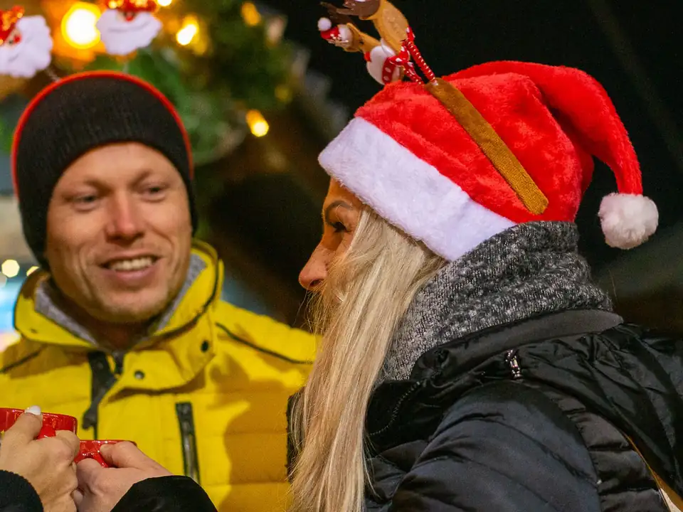 Schönbrunn Christmas Market Tour – Apfelstrudel Show, Tasting & Imperial Lights – photo 5