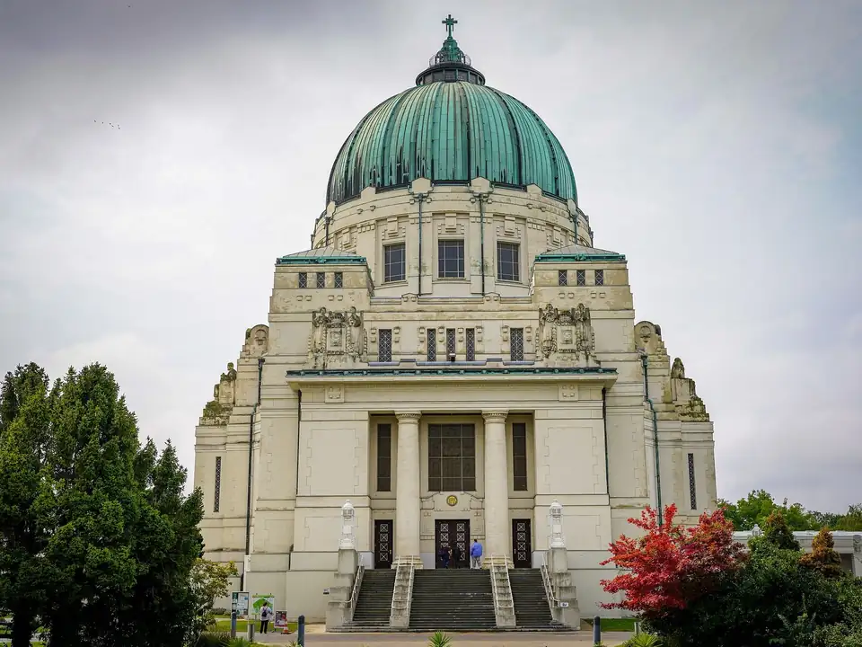 Walking tour at magical central cemetery of Vienna – photo 4