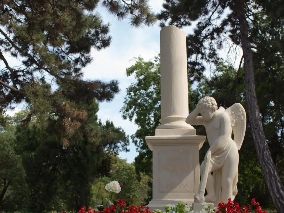 Walking tour at magical central cemetery of Vienna – photo 5
