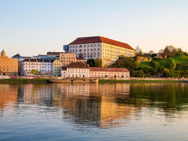Tour privato a piedi di Linz: tour esclusivo in piccolo gruppo con degustazione di Linzer Torte – Prime Tours Vienna