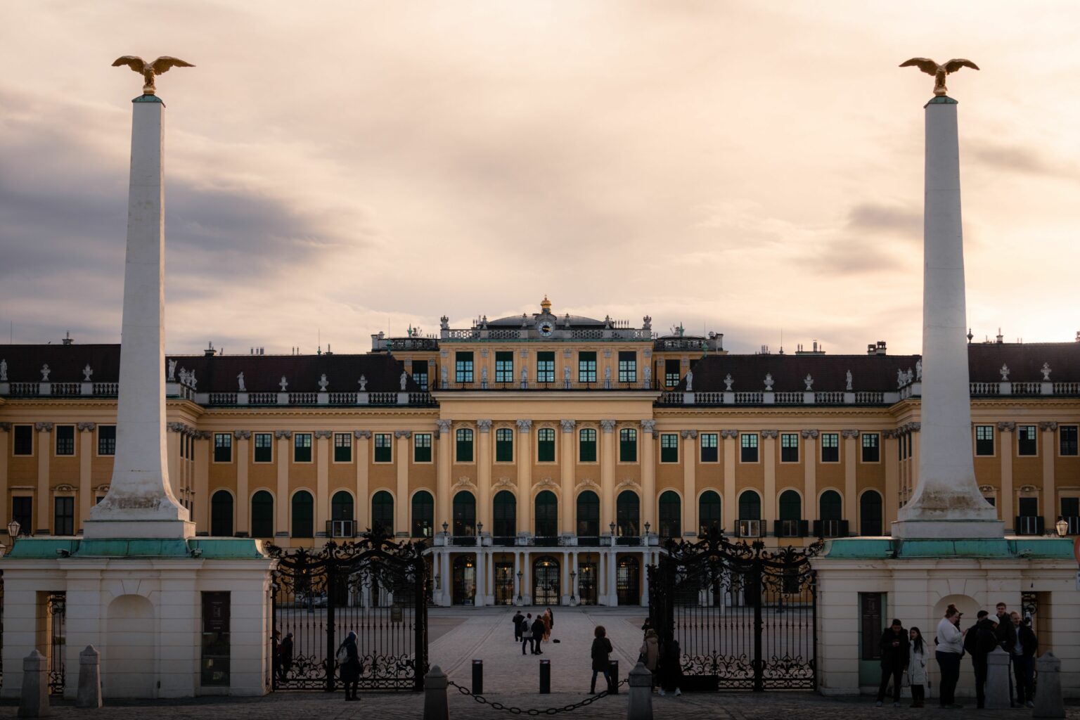 Schönbrunn palace front Free Tour